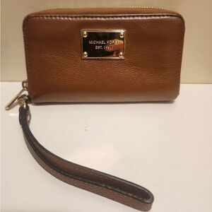 Michael Kors Brown Leather "Jet Set" Zip Around Wristlet Wallet Ret.$135